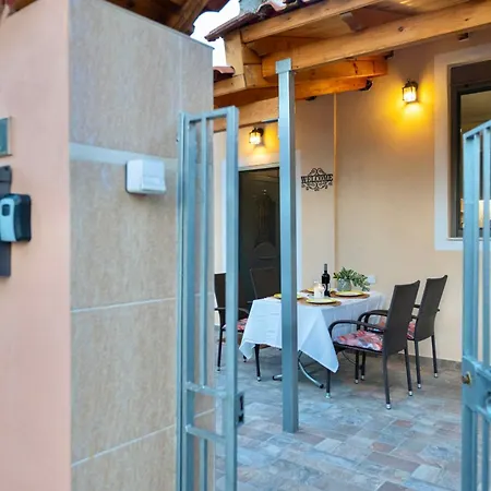 Katerinas House Faraí